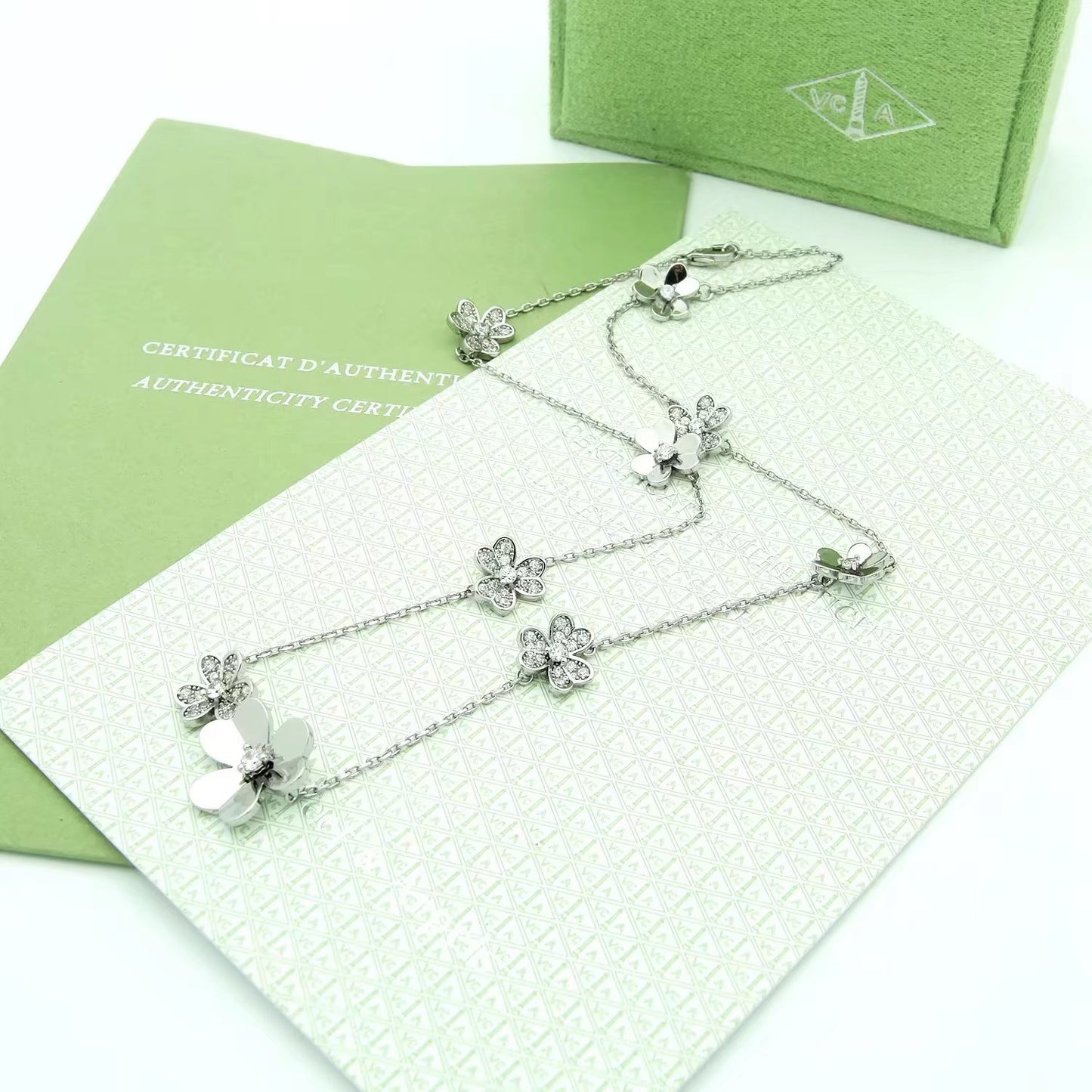 Van Cleef & Arpels ヴァン クリーフ アンド アーペル 三葉草ネックレス